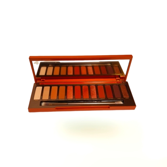 Urban Decay Naked Heat eyeshadow palette - Picture 2 of 3